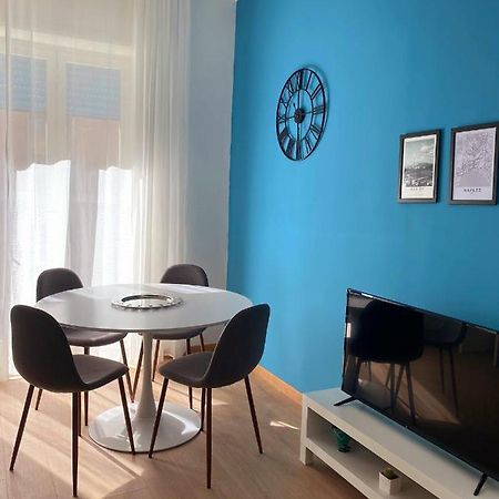 Vesuvia Apartment Napoli Bagian luar foto