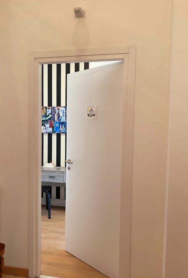 Vesuvia Apartment Napoli Bagian luar foto
