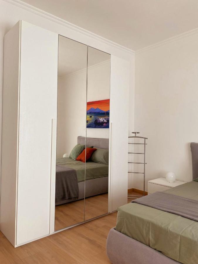 Vesuvia Apartment Napoli Bagian luar foto