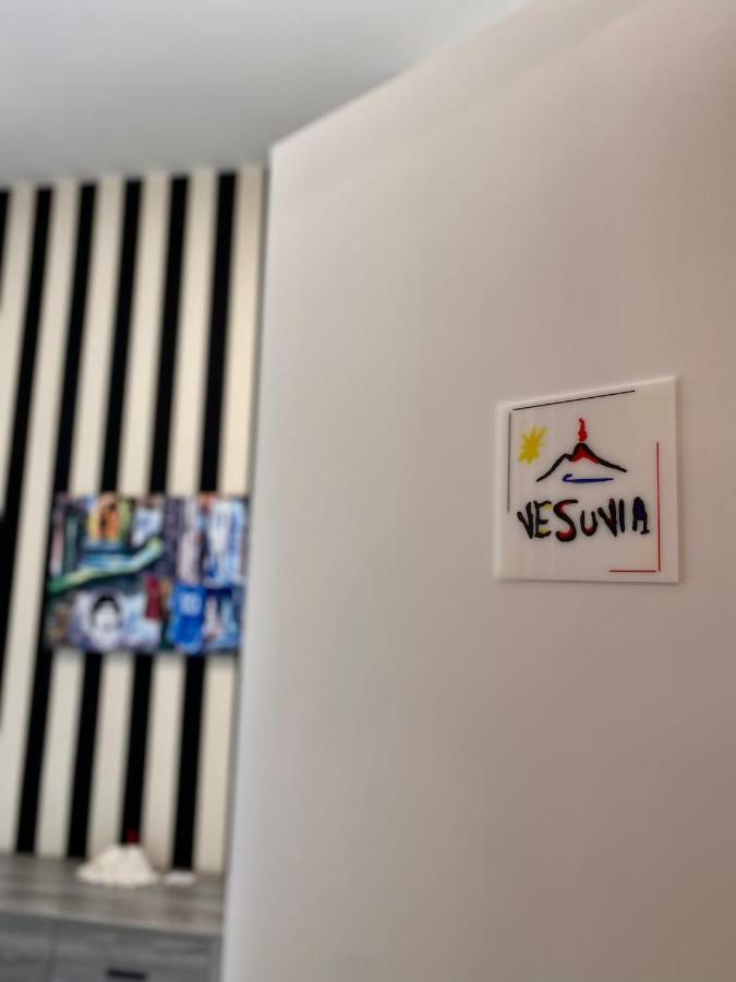 Vesuvia Apartment Napoli Bagian luar foto