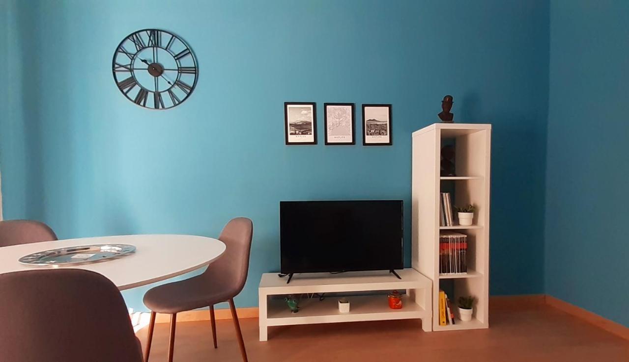 Vesuvia Apartment Napoli Bagian luar foto